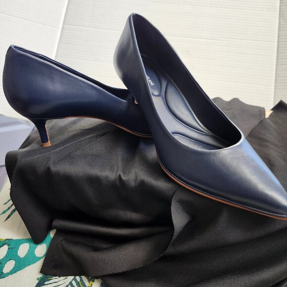 Navy Blue ANTONIO MELANI, Women's size 9M, pointed toe pumps - Picture 2 of 7